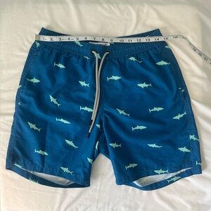 Maamgic Men’s shark swim trunks with pockets. Size S